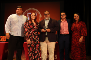 Edwin Mojica junto a su familia.