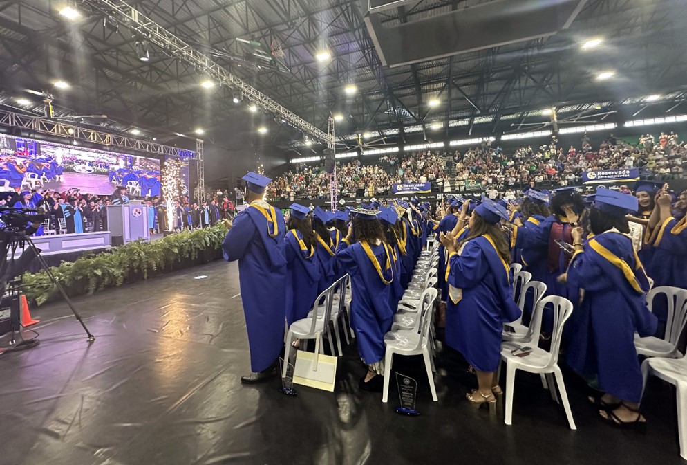 UPR en Aguadilla gradúa más de 240 estudiantes