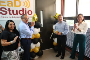 Prof. Yaniz Rodriguez, Dr. Ernesto Soto, Dr. Carlos A. Galiano (rector), Dra. Liz Pagan