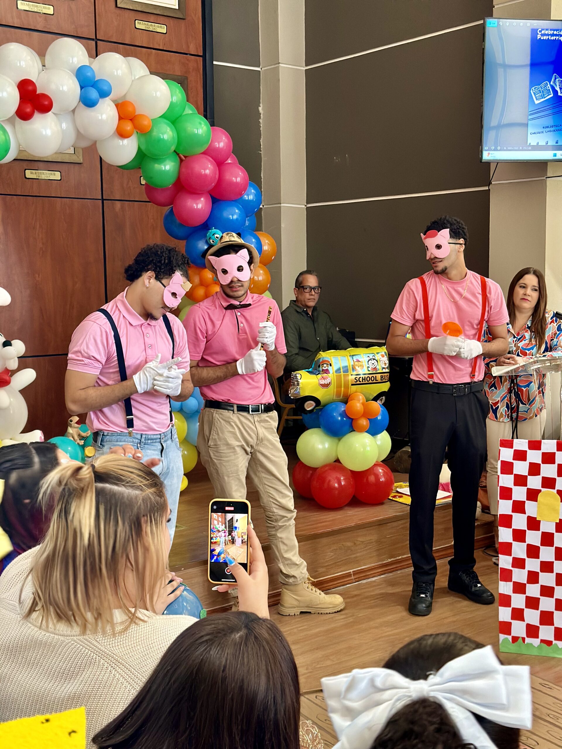 Estudiantes de diversos departamentos académicos de UPRAg dieron vida a sus personajes favoritos Estudiantes de diversos departamentos académicos de UPRAg dieron vida a sus personajes favoritos