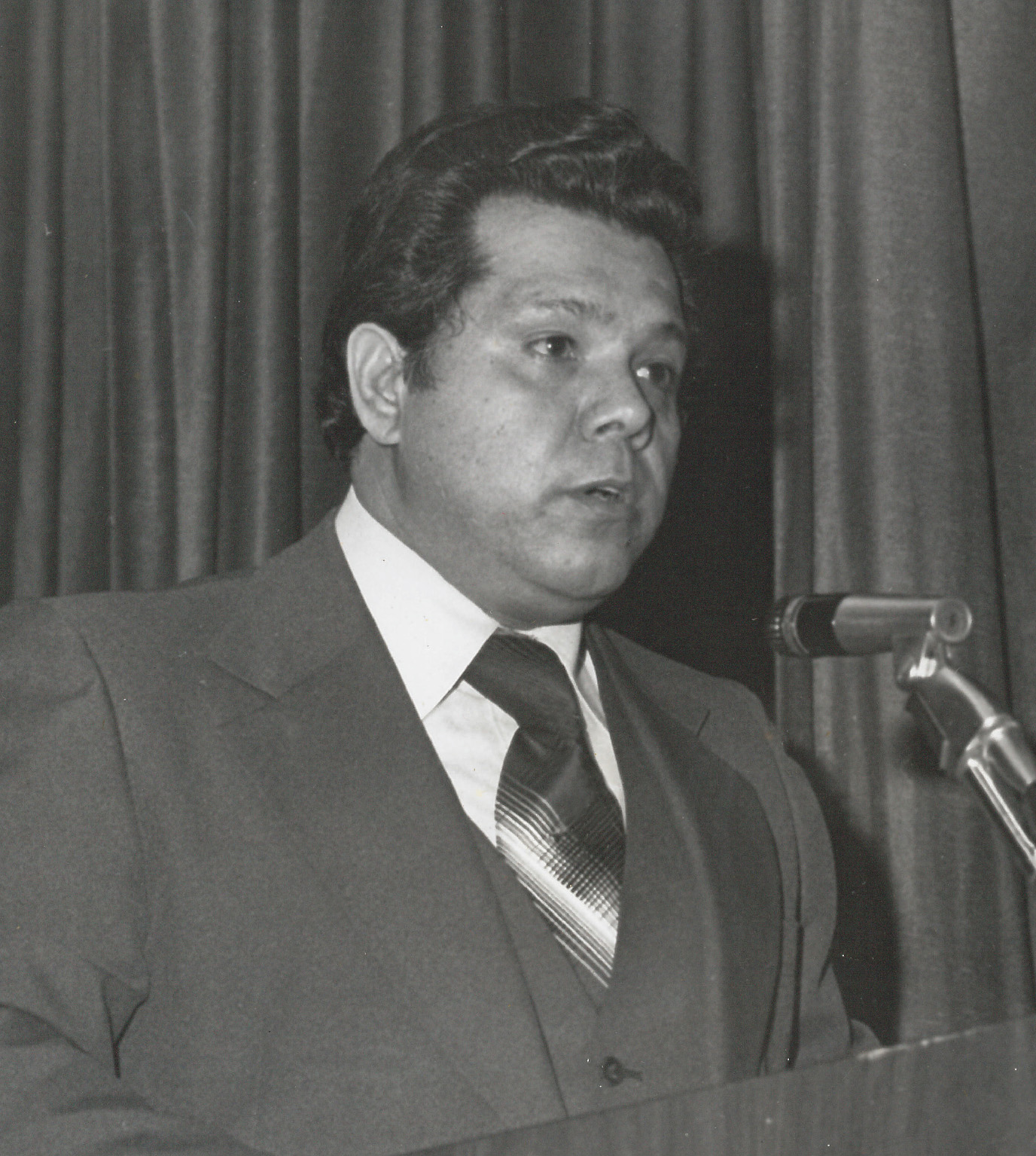 Perfil del Doctor Ismael Almodovar