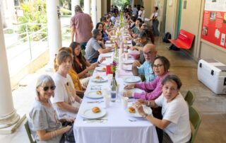 Estudiantes de Estudios Interdisciplinarios organizan almuerzo comunitario en apoyo a la seguridad alimentaria y al reclutamiento en Humanidades