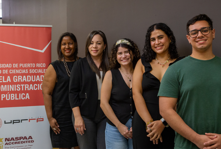 De izquierda a derecha: Dra. Luz Mairym López Rodríguez, Dra. Liz Ortiz Laureano, Nicole Ortiz Hernández, Priscila Rodríguez Morales, Ángel Rodríguez Ramírez
