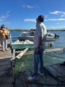 El doctor Manuel Valdés Pizzini, profesor emérito de la Universidad de Puerto Rico, es el investigador principal del proyecto de documentación de las villas pesqueras. En la foto en La Mela de Cabo Rojo