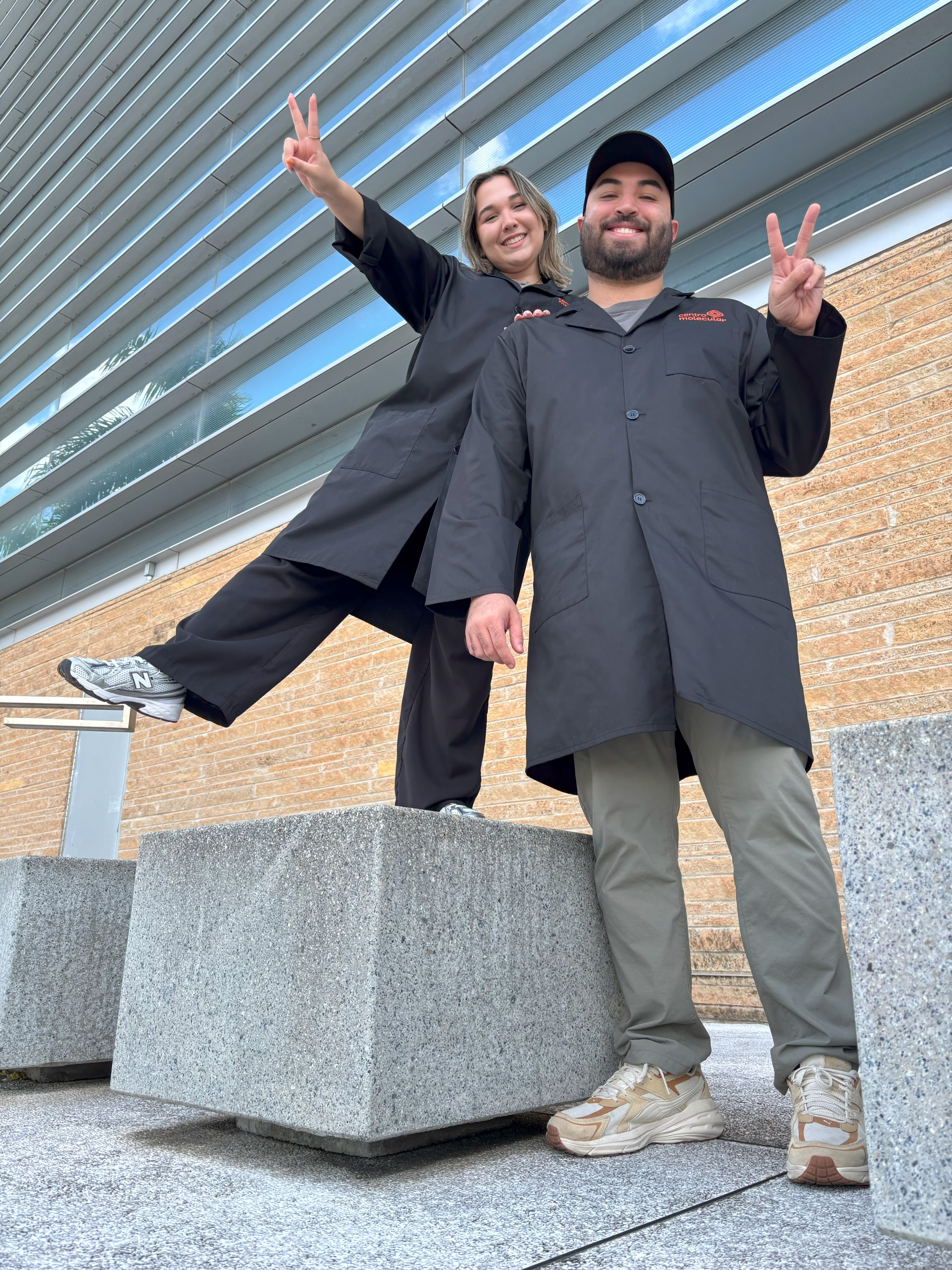 Alana del Coral Lopez y Gustavo Porrata estudiantes graduados e investigadores distinguidos por al NSF Alana del Coral Lopez y Gustavo Porrata estudiantes graduados e investigadores distinguidos por al NSF