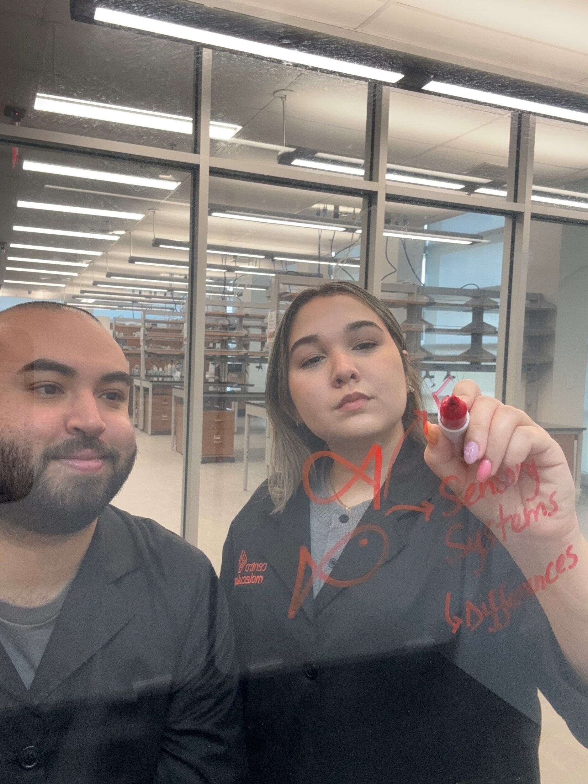 Gustavo Porrata y Alana del Coral Lopez ambos estudiantes investigadores del Centro Molecular reconocidos por la NSF 2 Gustavo Porrata y Alana del Coral Lopez ambos estudiantes investigadores del Centro Molecular reconocidos por la NSF