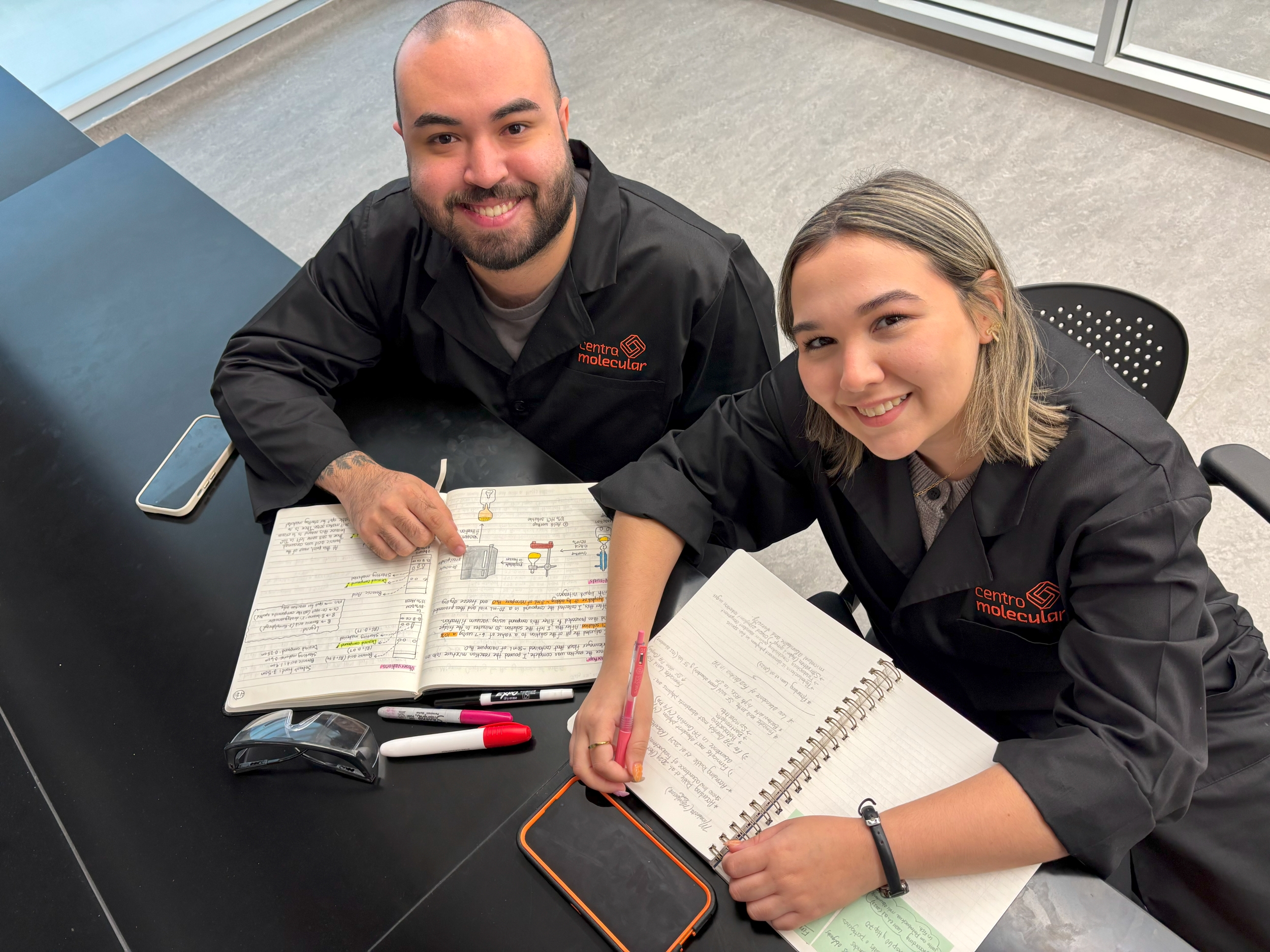 Gustavo Porrata y Alana del Coral Lopez ambos estudiantes investigadores del Centro Molecular reconocidos por la NSF Gustavo Porrata y Alana del Coral Lopez ambos estudiantes investigadores del Centro Molecular reconocidos por la NSF