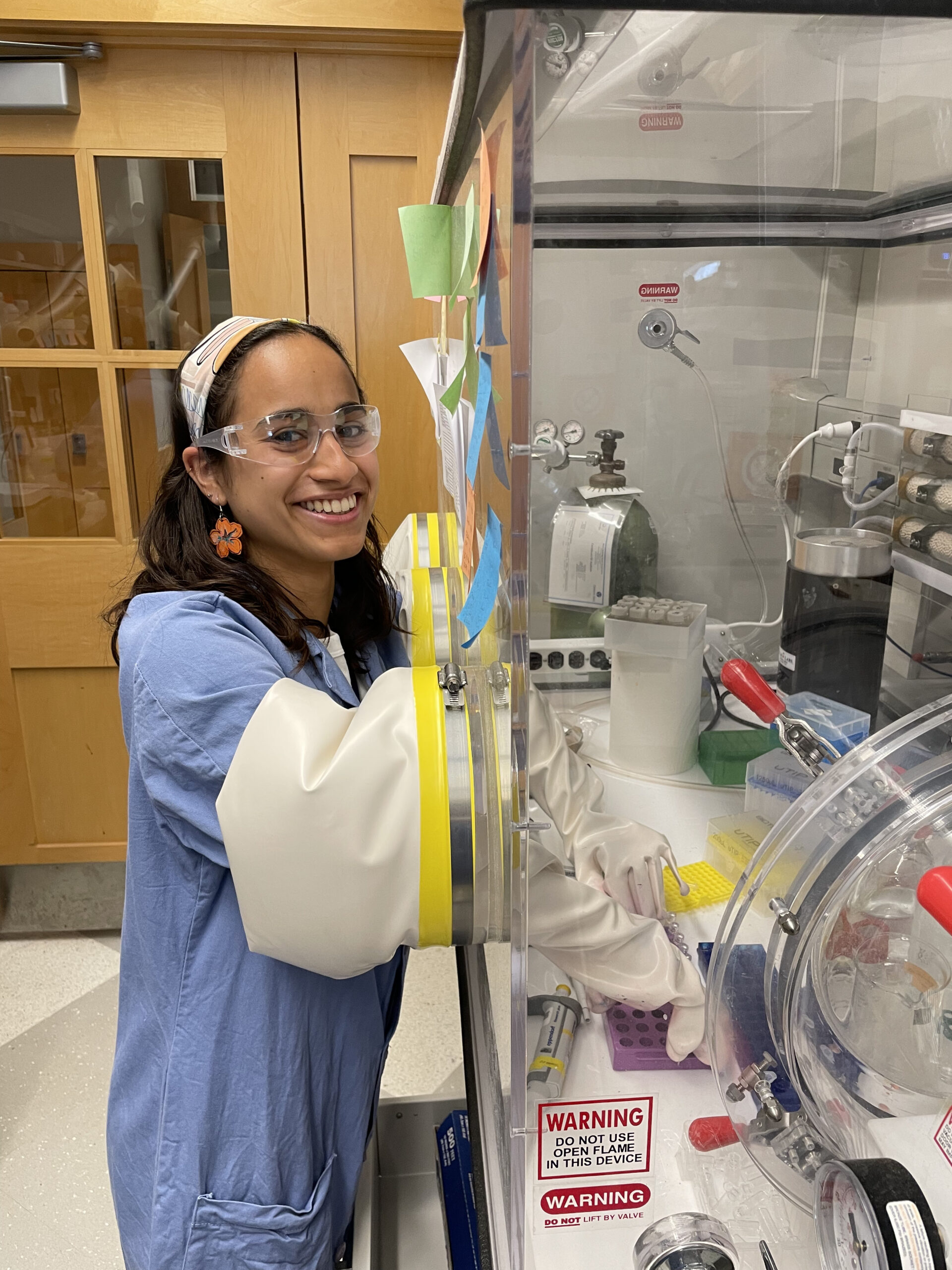 Karla Lopez en laboratorio de la Universidad de Michigan – Summer Research Opportunity Program (SROP) Karla Lopez en laboratorio de la Universidad de Michigan - Summer Research Opportunity Program (SROP)