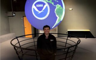 Colegial investigó acidificación del agua dulce en el Lago Hurón como parte de un internado con NOAA