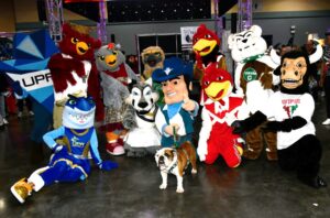 Las Mascotas del Sistema UPR posando en grupo