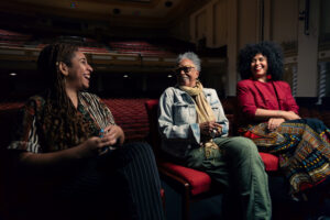 Awilda Sterling Duprey acompañada de Awilda Rodríguez y Mayra Santos