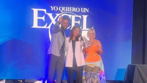 (De izquierda a derecha) Iván Caraballo, presidente del Comité Excel 2025; Bedushka Jiménez, oficial de prensa y comunicaciones de la UPR en Aguadilla; y Muriel Lázaro, presidenta entrante de la Asociación de Relacionistas Profesionales de Puerto Rico