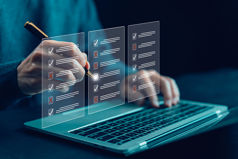 llenando_formulario Persona llenando forumulario electrónico.