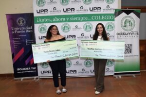 Desde la izquierda, las estudiantes Paola Reyes Laboy, de Ingeniería Civil; y Yosefine Santiago Hernández, de Ingeniería Mecánica