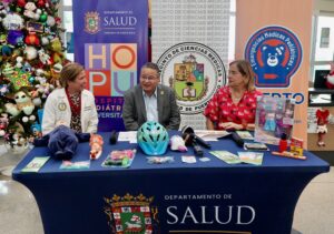 Dra. Nerian Ortiz, Directora del Departamento de Pediatría de la Escuela de Medicina del RCM-UPR Dr. Víctor L. Ramos, Secretario de Salud Dra. Milagros Martín, Directora del Programa de Emergencias Médicas Pediátricas del RCM-UPR 