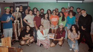 Grupo de estudiantes del Recinto Universitario de Mayagüez que participaron en el cortometraje "Tiro al blanco"