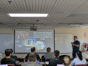 El doctor Ubaldo M. Córdova Figueroa, catedrático del Departamento de Ingeniería Química, durante una de las sesiones sobre la inteligencia artificial