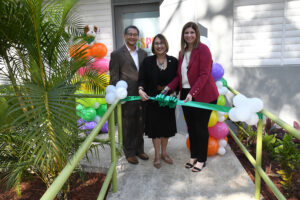 El Departamento de Psicología inauguró las nuevas instalaciones del Centro de Adiestramiento, Investigación y Servicios en Psicología Escolar (CAISPE). Desde la izquierda: los doctores Fernando Gilbes Santaella, decano de Artes y Ciencias; Nancy V. Vicente Vélez, rectora interina; y Lizzie M. García Pabón, directora del Departamento de Psicología. 
