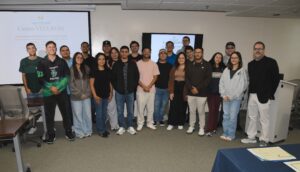 Como parte del anunció asistieron estudiantes, profesores y personal del capítulo del oeste del Colegio de Contadores Públicos de Puerto Rico