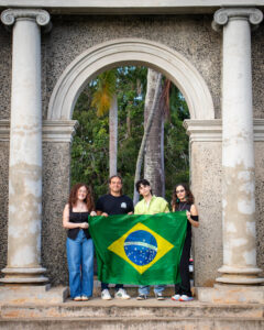Desde la izquierda: los colegiales Natalia S. Guilloty Rodríguez, el doctor Christian Rodríguez Vélez, Miguel A. Morales Ramos y Rachel S. Pérez Aquino, quienes representaron al RUM en el II Coloquio Internacional de Mitocrítica, celebrado en la Universidad Católica de Brasilia