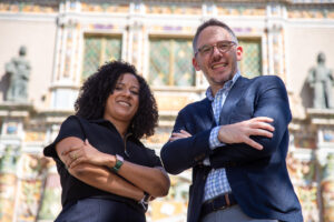 Windy Cosme y Marcelo Luzzi frente a la Torre.