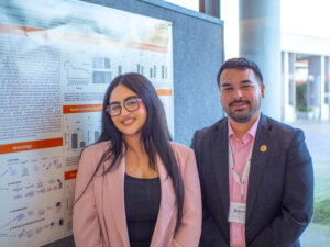 Daniela Torres Oyola y su mentor, el Dr. Kevin Alicea-Torres