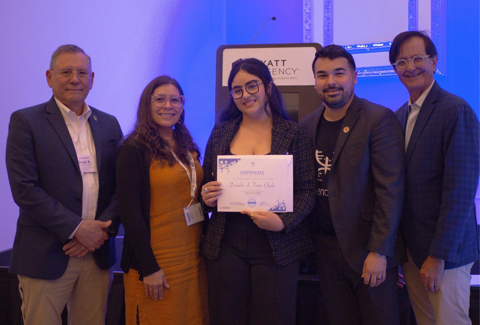 Estudiante investigadora y mentor de la UPR en Humacao reciben premios de productividad científica