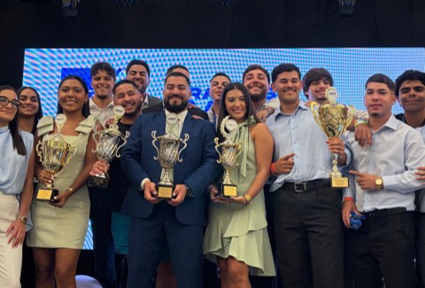 UPR Bayamón se corona campeona en competencia de asociaciones de contabilidad en la isla