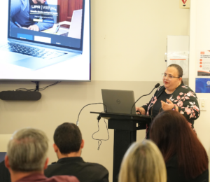 Sra. Edna Chaar Santana, vicepresidenta de Programas Profesionales y a Distancia