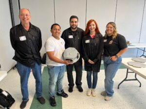 (de izquierda a derecha) Prof. Oscar Resto Hernández, Adrián I. Vázquez Burgos, Jonathan Zaragoza Manzano, Ariana M. Zaragoza Manzano, Profa. Leynisha Burgos Alayón