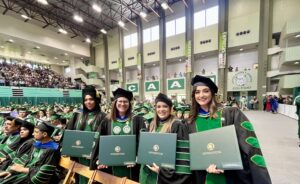 Otro ángulo de las 4 doctoras  Krystal A. Montalvo González, Brenda M. Cintrón Rodríguez, Xiomara M. Colón Aponte y Mónica D. Ruiz Ruiz