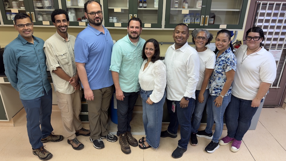 Foto del equipo de trabajo en Laboratorio
