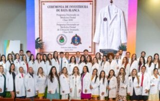 Sesenta estudiantes de la Escuela de Medicina Dental del Recinto de Ciencias Médicas reciben sus batas blancas