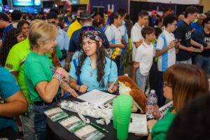 La UPR presentó su oferta académica a miles de estudiantes durante THE SUMM 2026_
