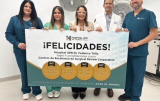 De izquierda a derecha: Yasirie Ríos Rodríguez, directora de Enfermería; Alondra Burgos, técnico quirúrgico; Lcda. Yelitza Sánchez Rodríguez, directora ejecutiva; Dr. Antonio Otero López, director de Ortopedia; y Jean Rodríguez, gerente de Sala de Operaciones, parte del equipo del Hospital UPR Dr. Federico Trilla que hizo posibles las acreditaciones de excelencia quirúrgica otorgadas por Surgical Review Corporation (SRC). (Suministrada)