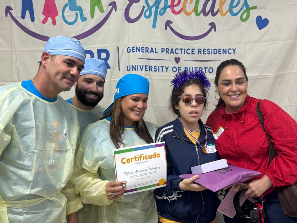 “Sonrisas Especiales” es una iniciativa del Programa Graduado en Odontología General de la Escuela de Medicina Dental del Recinto de Ciencias Médicas de la UPR dedicada a ofrecer servicios preventivos de salud oral libres de costo a pacientes con necesidades especiales. El proyecto promueve la educación, amplía el acceso al cuidado dental y fomenta entre los futuros profesionales una mayor sensibilidad y disposición para atender a esta población.