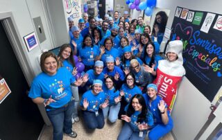 “Sonrisas Especiales” es una iniciativa del Programa Graduado en Odontología General de la Escuela de Medicina Dental del Recinto de Ciencias Médicas de la UPR dedicada a ofrecer servicios preventivos de salud oral libres de costo a pacientes con necesidades especiales. El proyecto promueve la educación, amplía el acceso al cuidado dental y fomenta entre los futuros profesionales una mayor sensibilidad y disposición para atender a esta población.