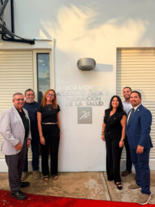 Parte del grupo de profesores y colegas de la facultad de Kinesiología que se dio cita en la inauguración. Desde la izquierda, los doctores Eduardo Soltero Flores, director interino del Departamento, Efrank Mendoza Martínez, Enid A. Rodríguez Nogueras, Iris A. Figueroa Robles, Bryan O. Rivera Pérez y Christian Martínez Rivera.